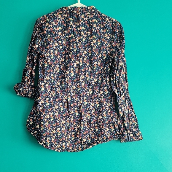 Floral Button-Up Blouse - Picture 7 of 9